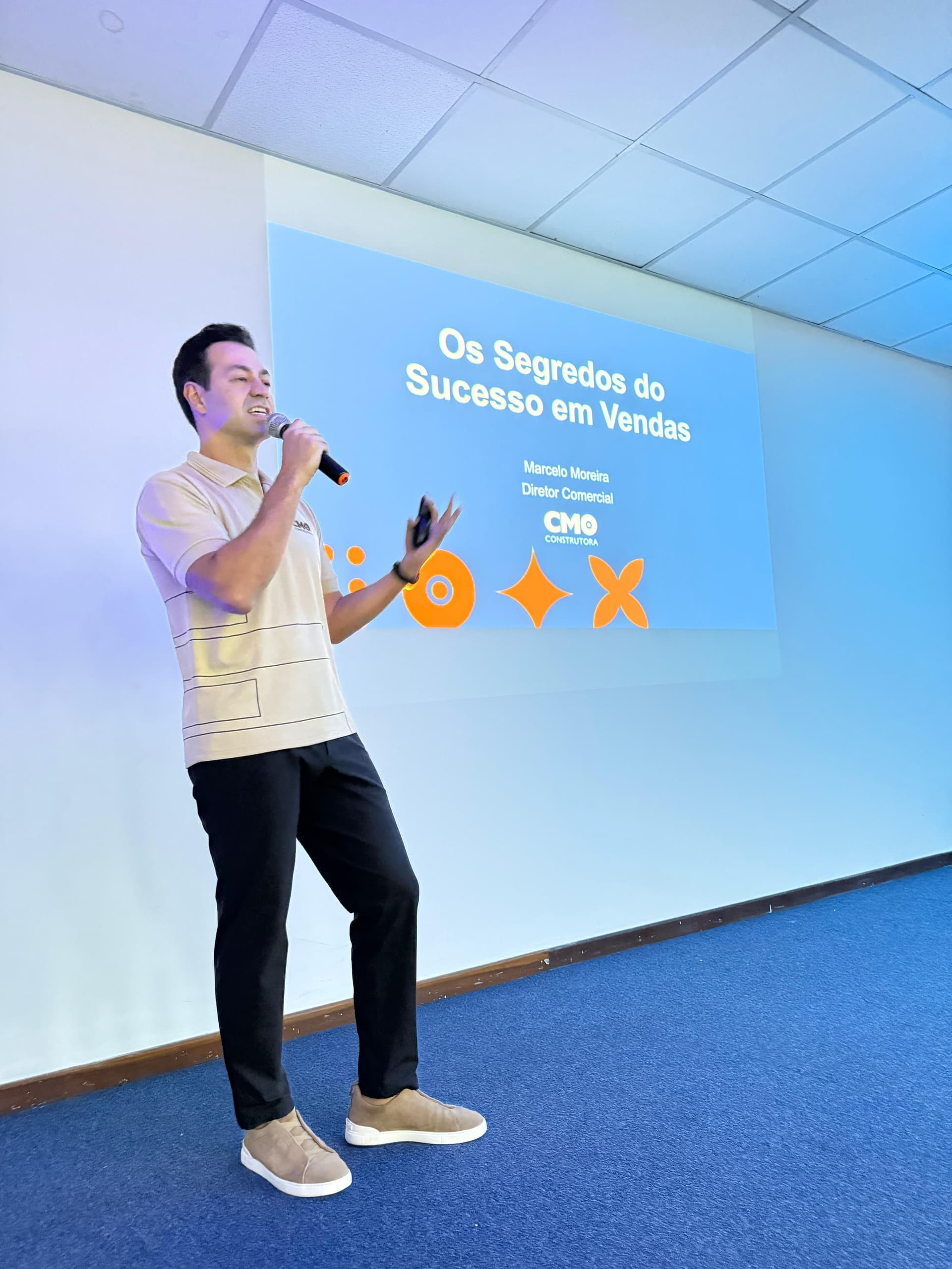 Diretor comercial da CMO ministra palestra sobre mercado imobiliário em Goiânia.